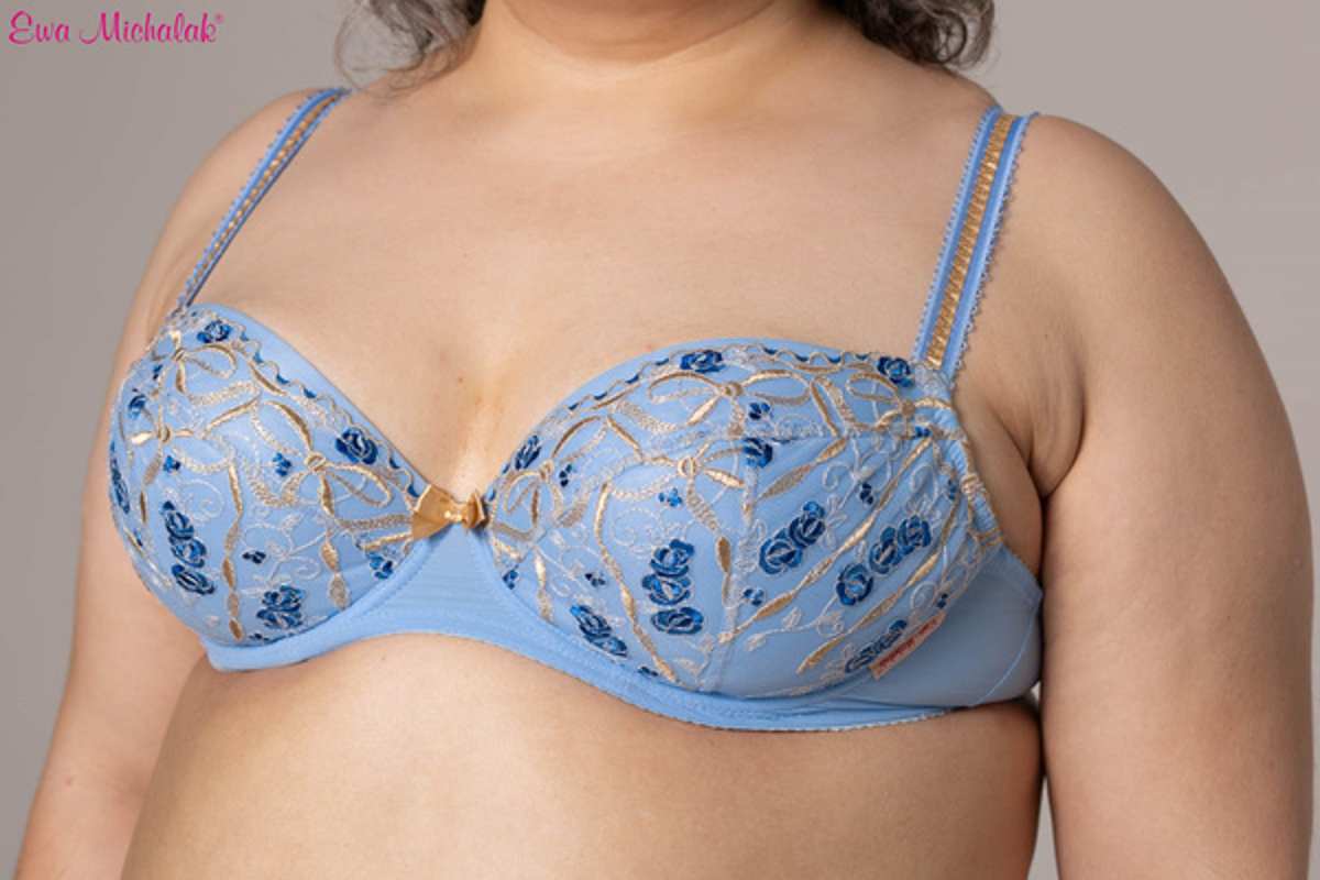 476 Bra Maker Stock Photos, High-Res Pictures, and Images - Getty Images
