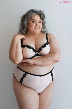 Biustonosz piankowy jasno różowy PL Kaprys